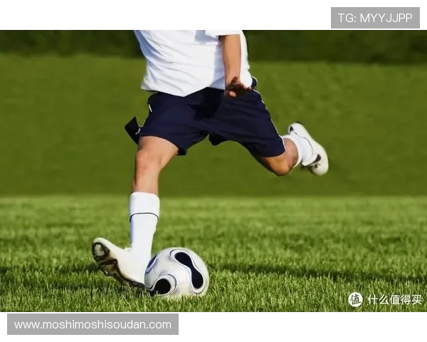 足球真人秀让你近距离观察足球明星的生活点滴，了解他们的成长故事与职业生涯